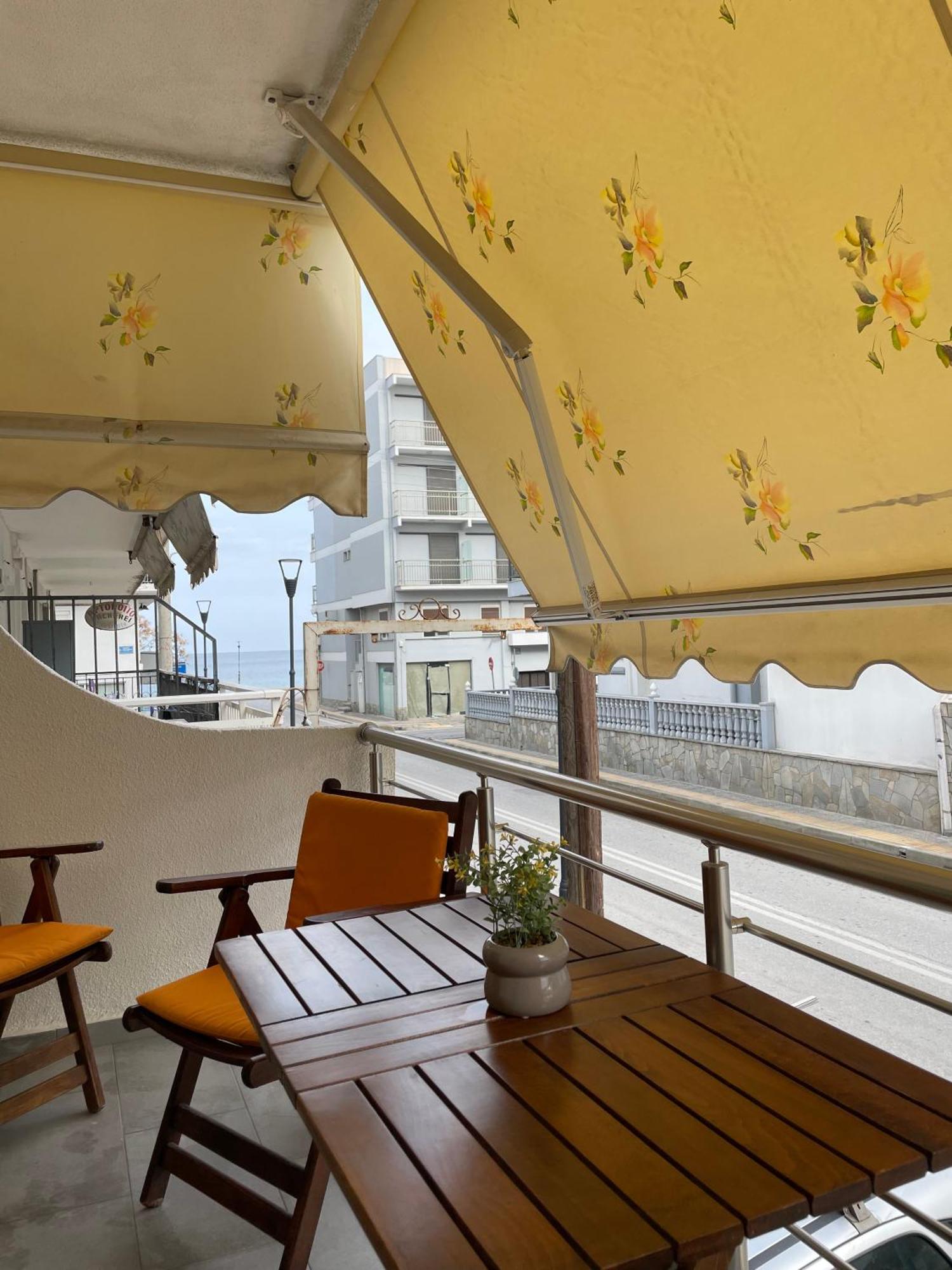 Dt Luxury Apartment Néa Péramos 外观 照片